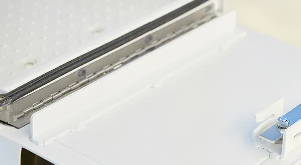 24-02-28_Mailcase_0027-WHT